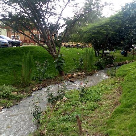 Hotel Desderia Mbeya Buitenkant foto