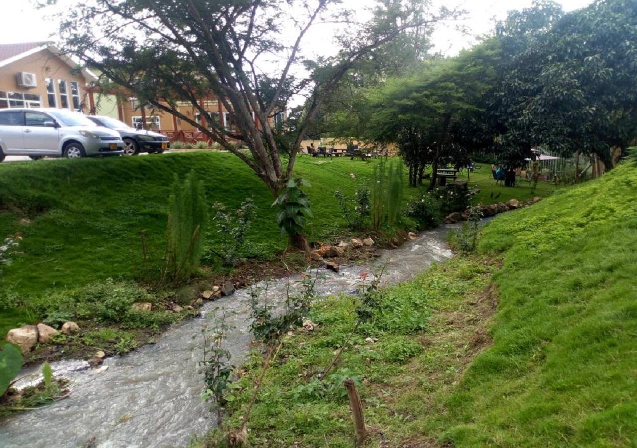 Hotel Desderia Mbeya Buitenkant foto